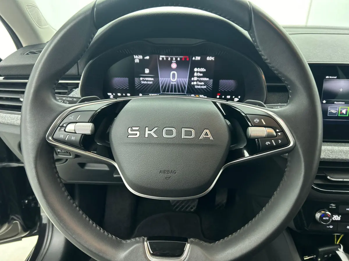 1.0 TSI Business Edition Automaat Navigatie Climate control Cruise control LED Keyless Start Achteruitrijcamera Parkeersensoren Apple Carplay/ Android Auto Radio