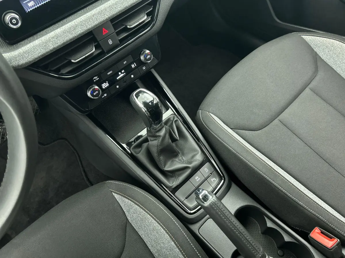 1.0 TSI Business Edition Automaat Navigatie Climate control Cruise control LED Keyless Start Achteruitrijcamera Parkeersensoren Apple Carplay/ Android Auto Radio