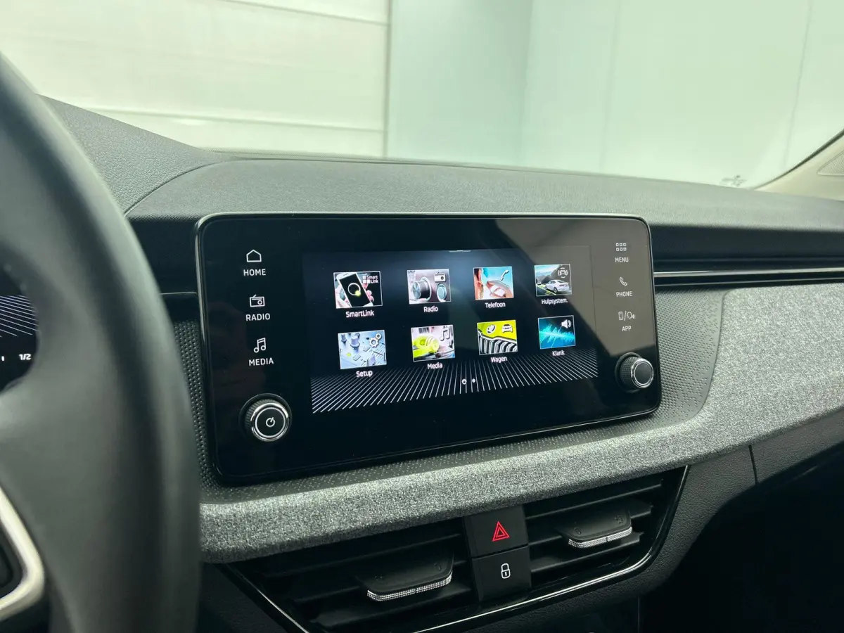 1.0 TSI Business Edition Automaat Navigatie Climate control Cruise control LED Keyless Start Achteruitrijcamera Parkeersensoren Apple Carplay/ Android Auto Radio