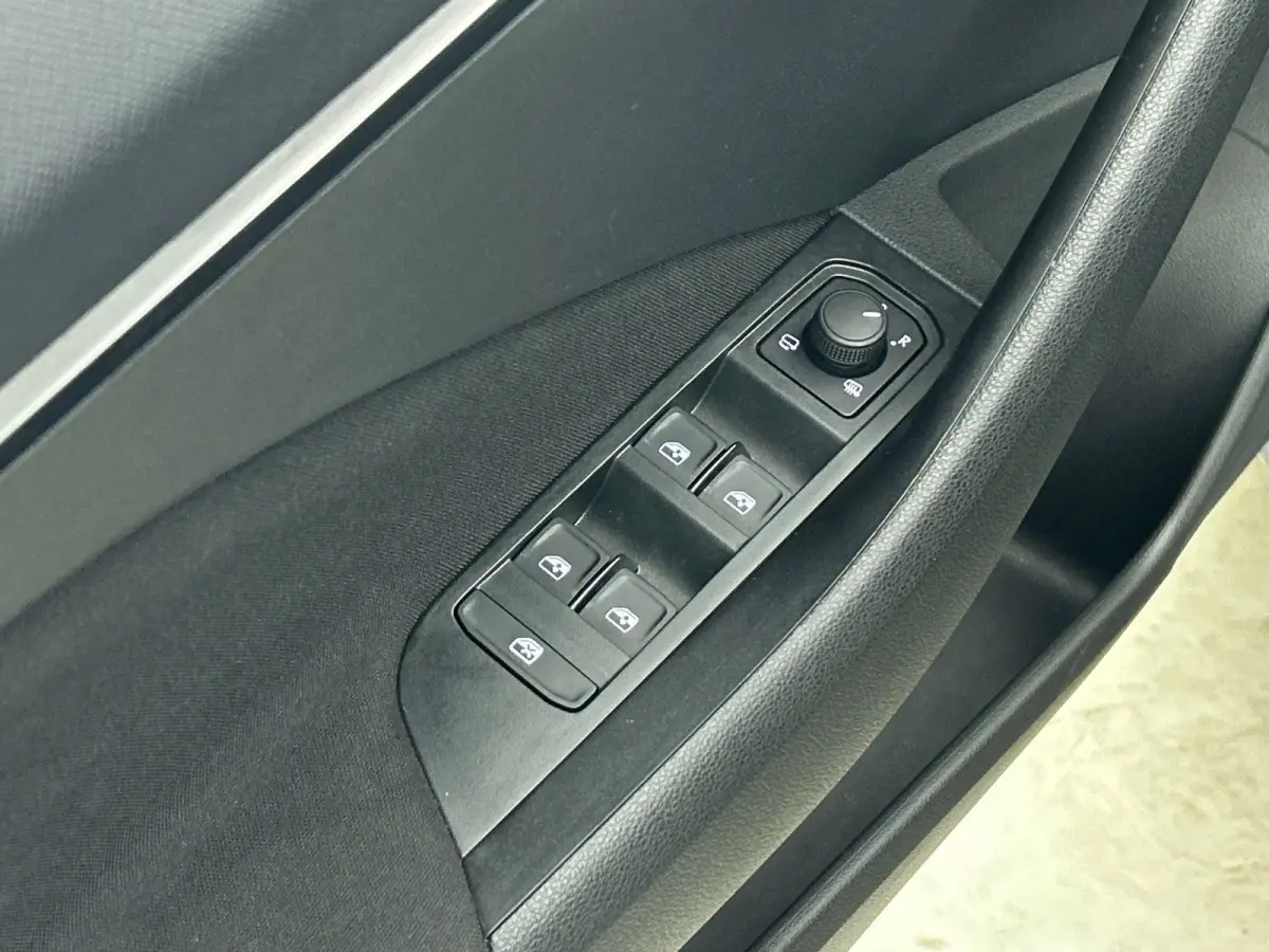1.0 TSI Business Edition Automaat Navigatie Climate control Cruise control LED Keyless Start Achteruitrijcamera Parkeersensoren Apple Carplay/ Android Auto Radio