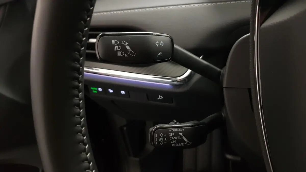 80 Sportline DEMO ! Navigatie Climate pack Assistentie pack LED Extra Getint glas Lichtmetalen Velgen