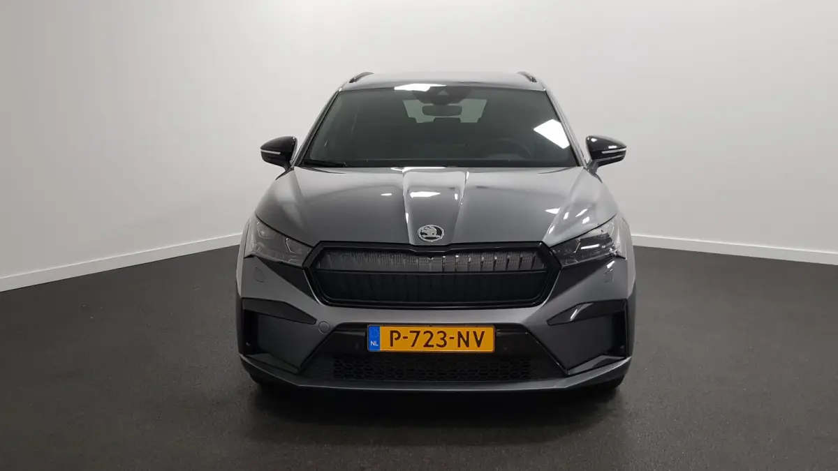 80 Sportline DEMO ! Navigatie Climate pack Assistentie pack LED Extra Getint glas Lichtmetalen Velgen
