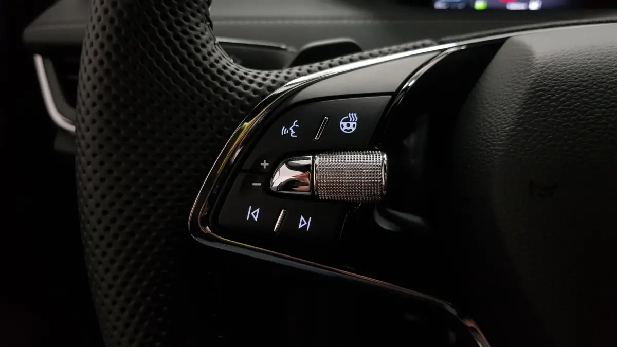 80 Sportline DEMO ! Navigatie Climate pack Assistentie pack LED Extra Getint glas Lichtmetalen Velgen