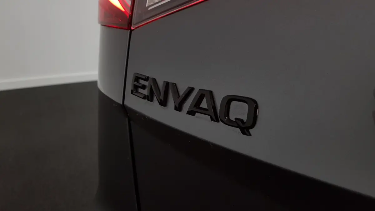 80 Sportline DEMO ! Navigatie Climate pack Assistentie pack LED Extra Getint glas Lichtmetalen Velgen