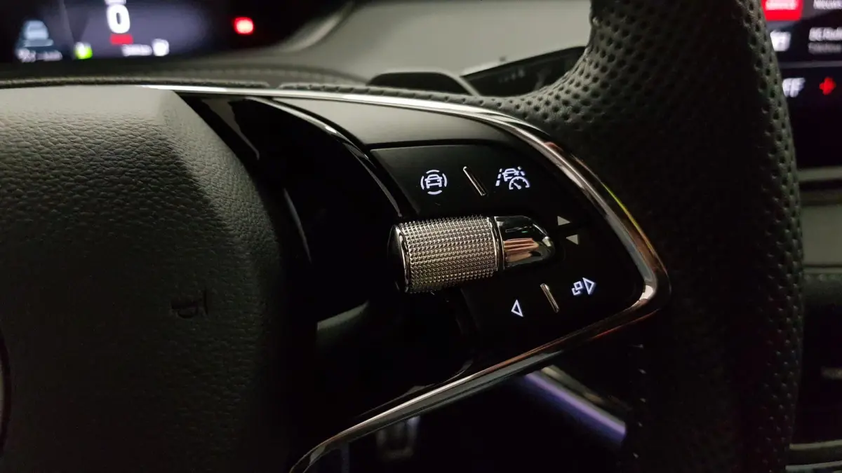 80 Sportline DEMO ! Navigatie Climate pack Assistentie pack LED Extra Getint glas Lichtmetalen Velgen