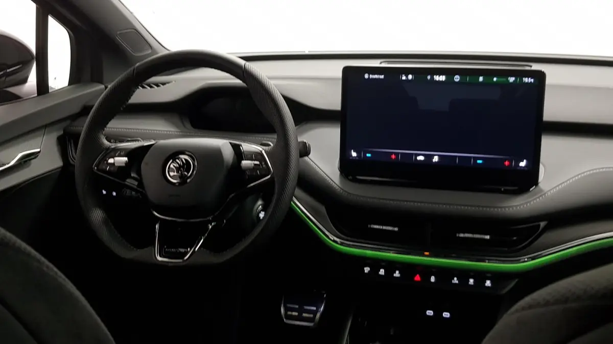 80 Sportline DEMO ! Navigatie Climate pack Assistentie pack LED Extra Getint glas Lichtmetalen Velgen