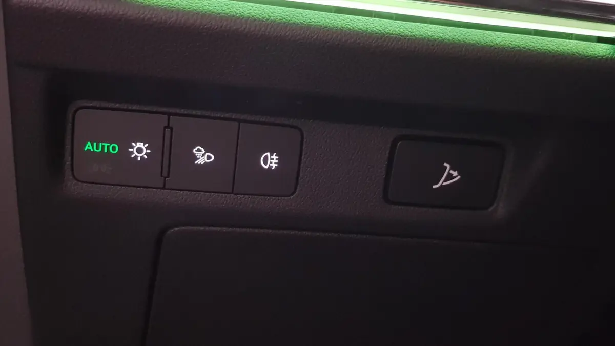 80 Sportline DEMO ! Navigatie Climate pack Assistentie pack LED Extra Getint glas Lichtmetalen Velgen