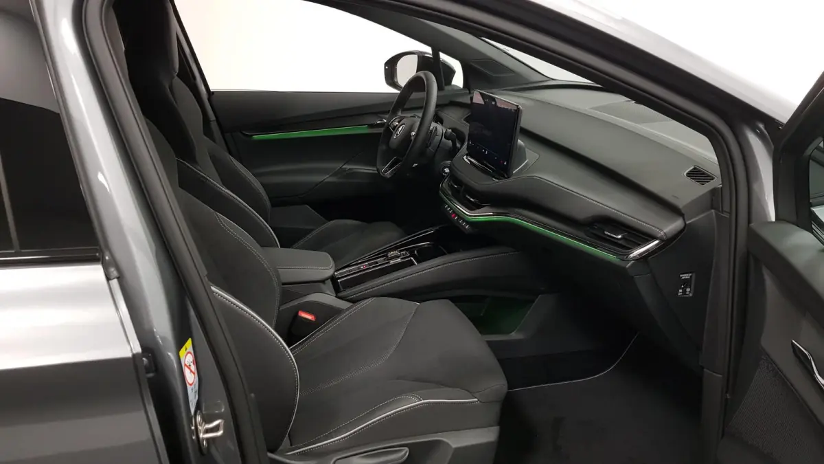 80 Sportline DEMO ! Navigatie Climate pack Assistentie pack LED Extra Getint glas Lichtmetalen Velgen