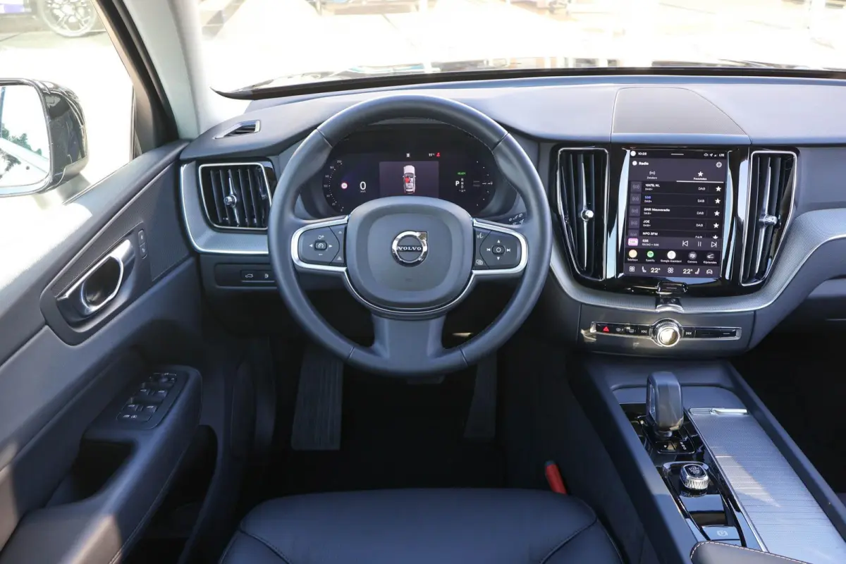 2.0 T6 Plug-in hybrid AWD Essential Edition Bright | SoH 94% | Trekhaak | Panoramadak | Leder | Camera