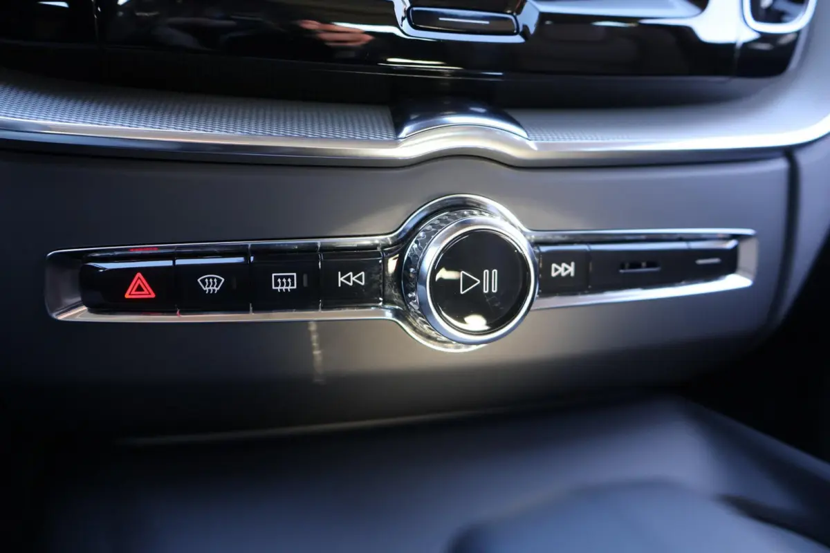 2.0 T6 Plug-in hybrid AWD Essential Edition Bright | SoH 94% | Trekhaak | Panoramadak | Leder | Camera