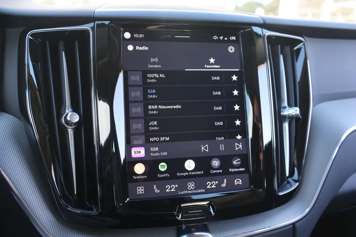 2.0 T6 Plug-in hybrid AWD Essential Edition Bright | SoH 94% | Trekhaak | Panoramadak | Leder | Camera