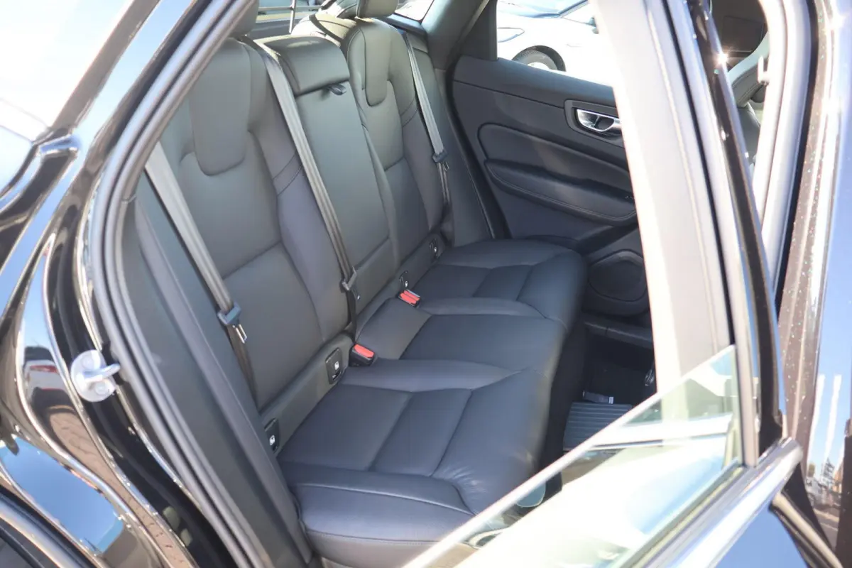 2.0 T6 Plug-in hybrid AWD Essential Edition Bright | SoH 94% | Trekhaak | Panoramadak | Leder | Camera