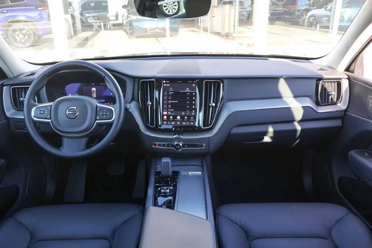 2.0 T6 Plug-in hybrid AWD Essential Edition Bright | SoH 94% | Trekhaak | Panoramadak | Leder | Camera