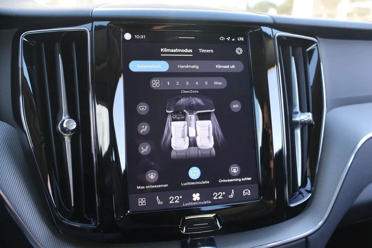2.0 T6 Plug-in hybrid AWD Essential Edition Bright | SoH 94% | Trekhaak | Panoramadak | Leder | Camera