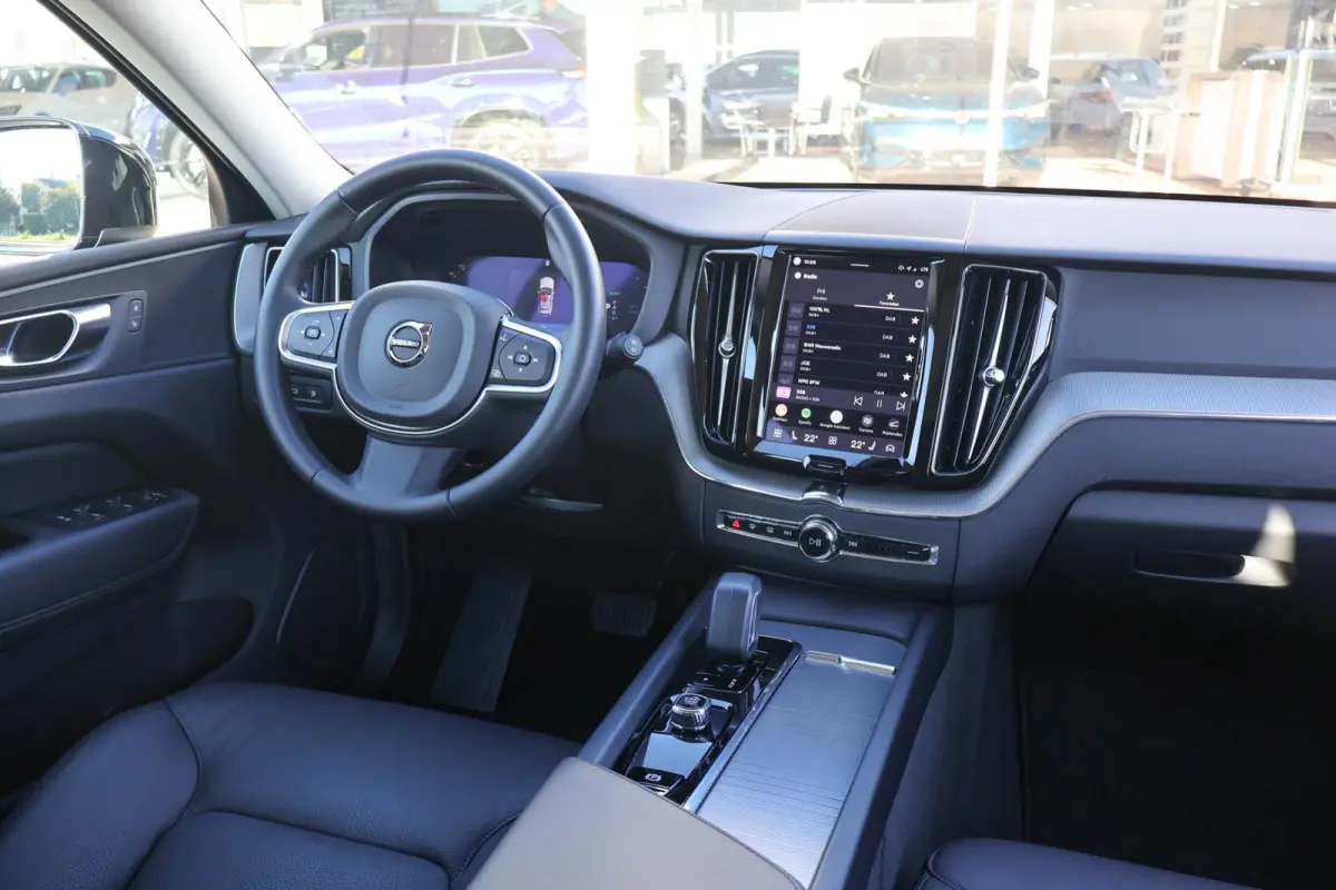 2.0 T6 Plug-in hybrid AWD Essential Edition Bright | SoH 94% | Trekhaak | Panoramadak | Leder | Camera