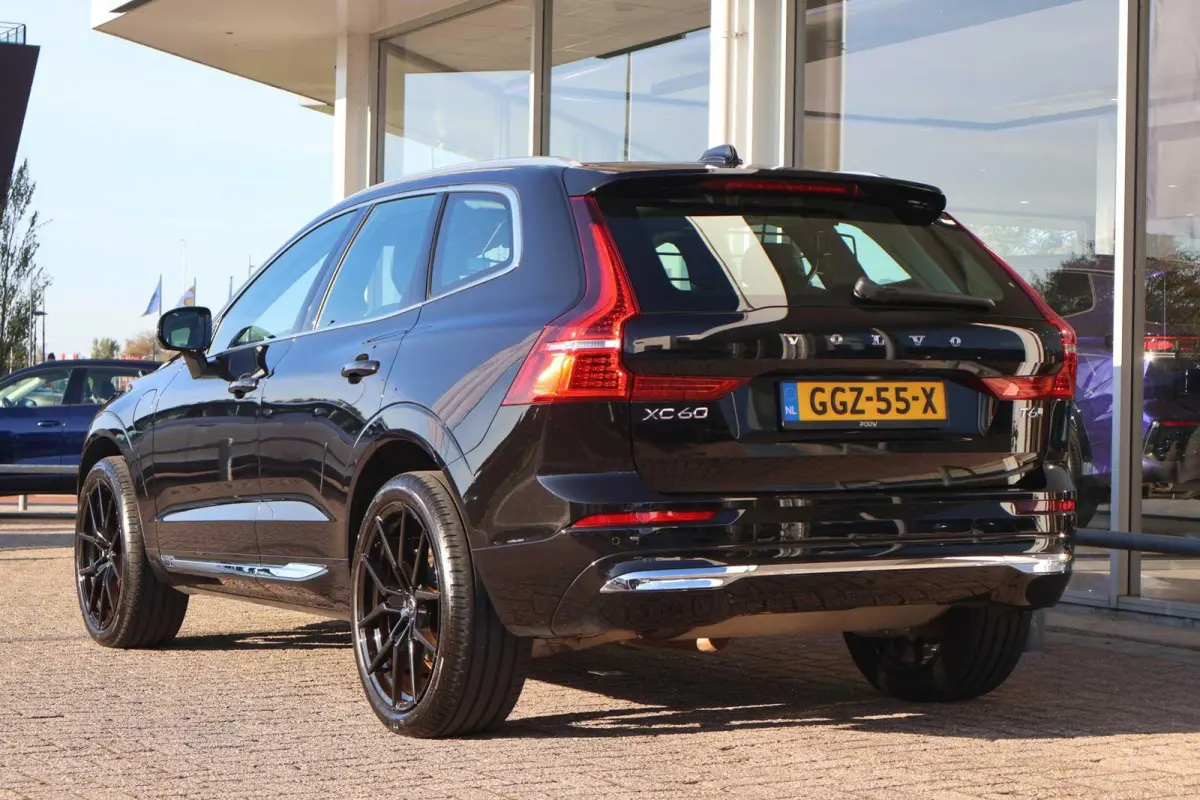 2.0 T6 Plug-in hybrid AWD Essential Edition Bright | SoH 94% | Trekhaak | Panoramadak | Leder | Camera
