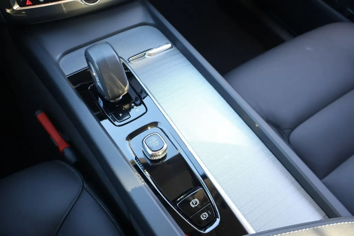 2.0 T6 Plug-in hybrid AWD Essential Edition Bright | SoH 94% | Trekhaak | Panoramadak | Leder | Camera