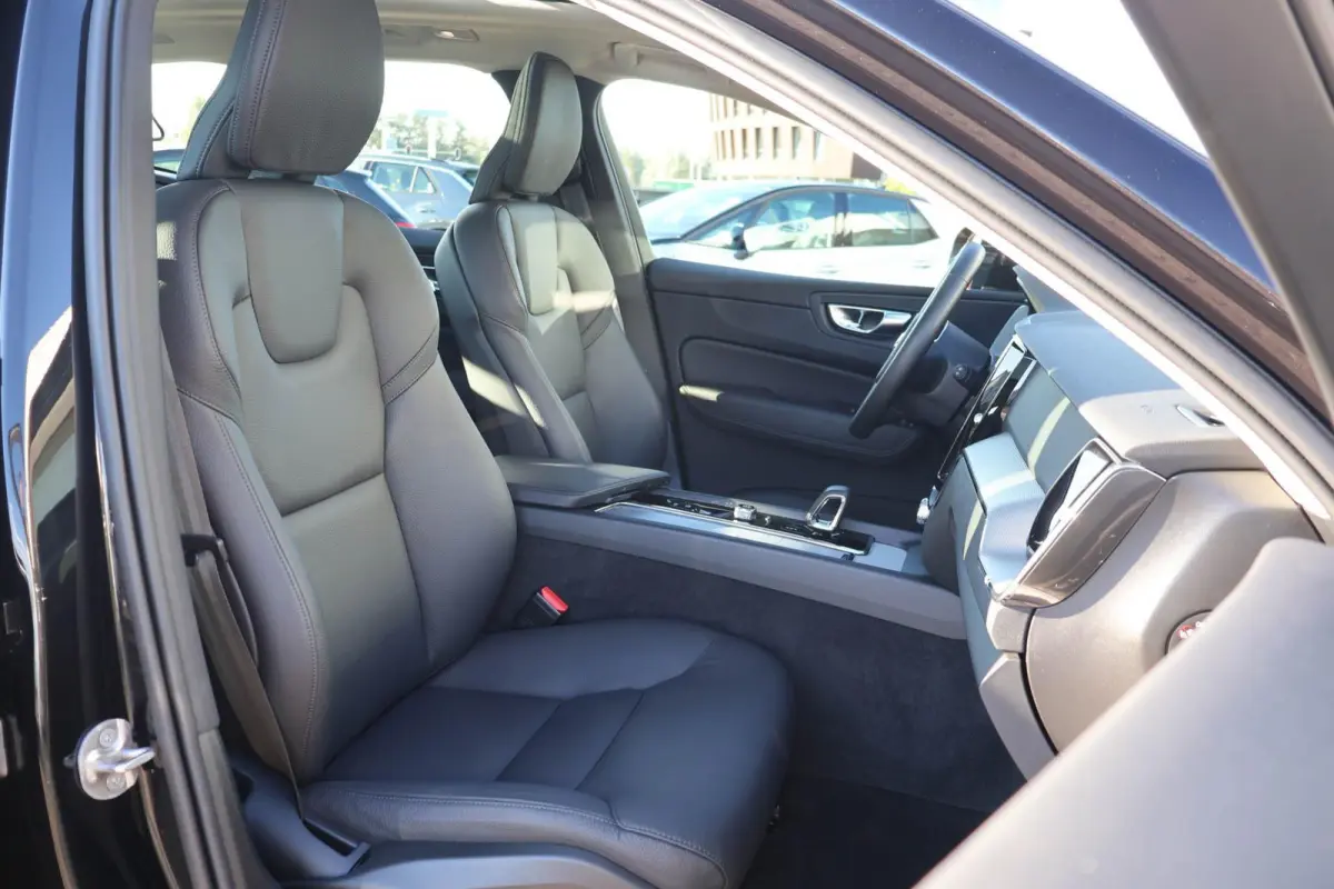 2.0 T6 Plug-in hybrid AWD Essential Edition Bright | SoH 94% | Trekhaak | Panoramadak | Leder | Camera