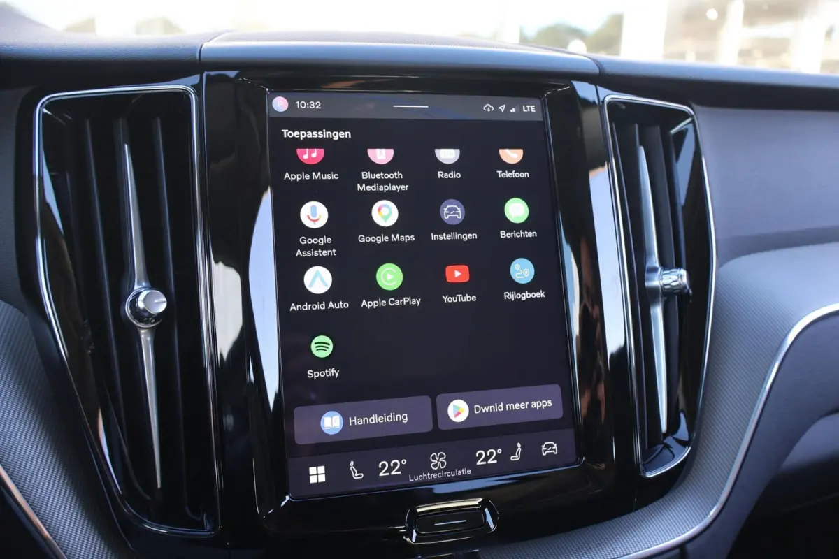 2.0 T6 Plug-in hybrid AWD Essential Edition Bright | SoH 94% | Trekhaak | Panoramadak | Leder | Camera
