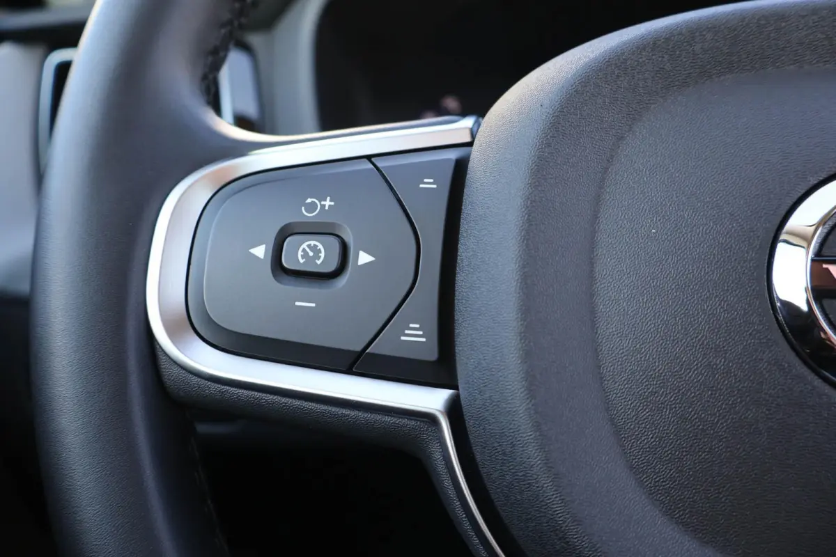 2.0 T6 Plug-in hybrid AWD Essential Edition Bright | SoH 94% | Trekhaak | Panoramadak | Leder | Camera