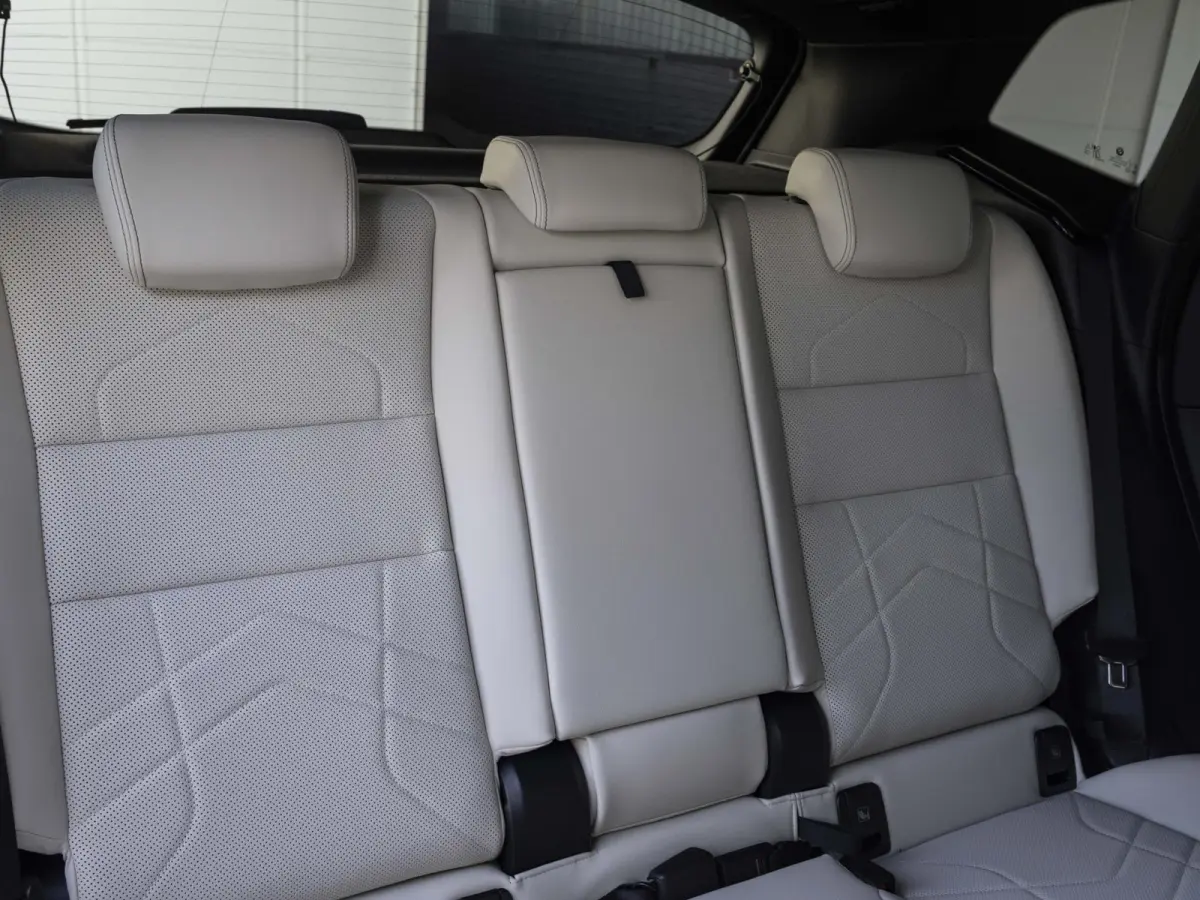 225e xDrive M Sportpakket | Travel-pakket | Comfort Pack | Innovation Pack |
