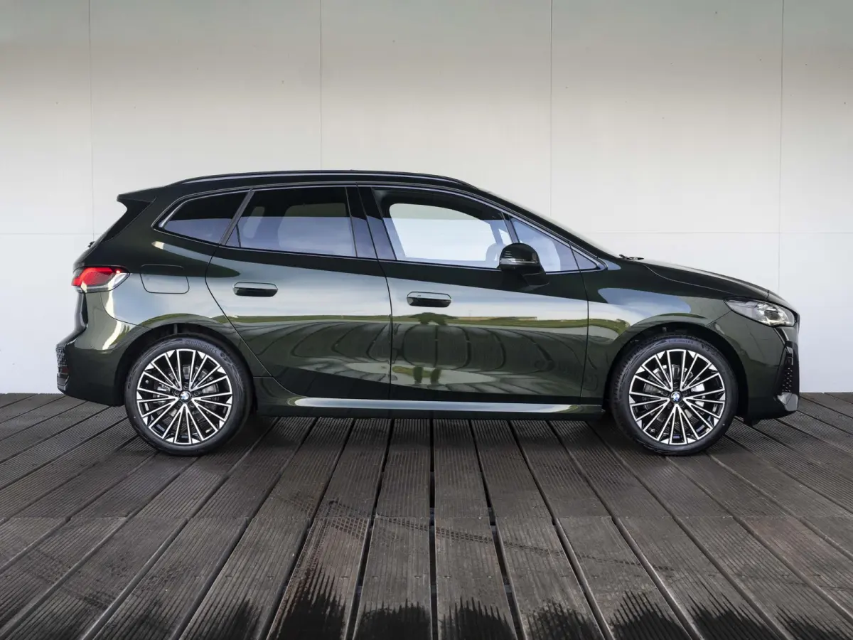 225e xDrive M Sportpakket | Travel-pakket | Comfort Pack | Innovation Pack |