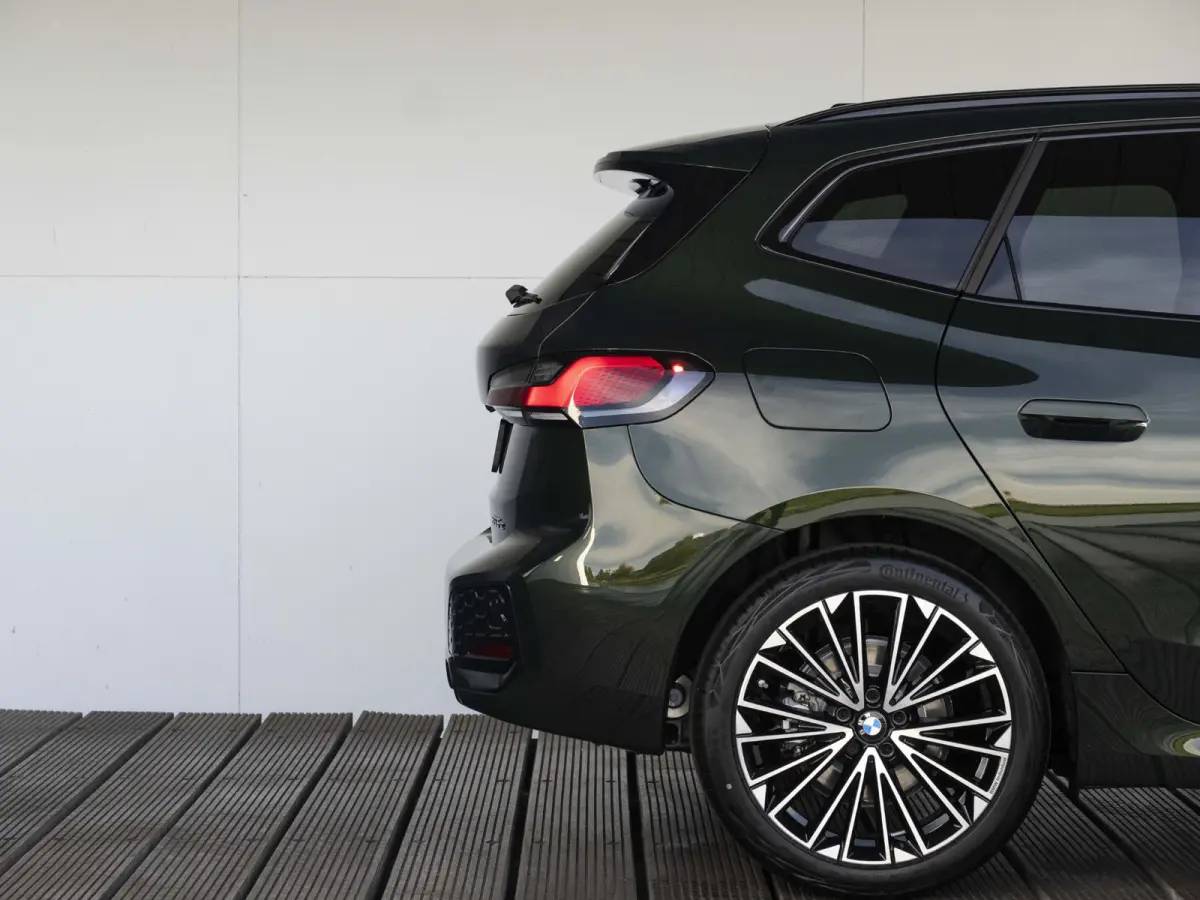 225e xDrive M Sportpakket | Travel-pakket | Comfort Pack | Innovation Pack |