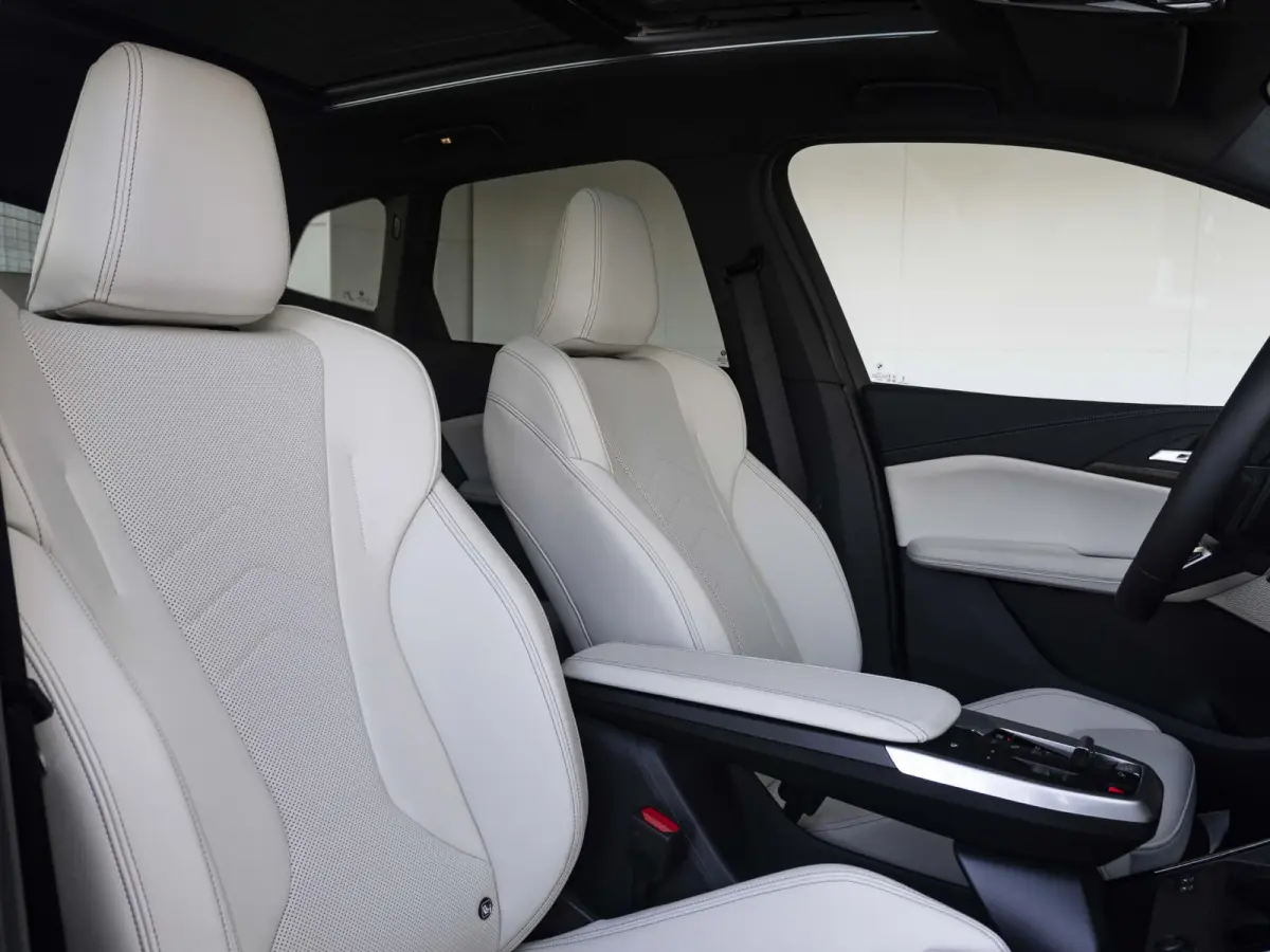 225e xDrive M Sportpakket | Travel-pakket | Comfort Pack | Innovation Pack |