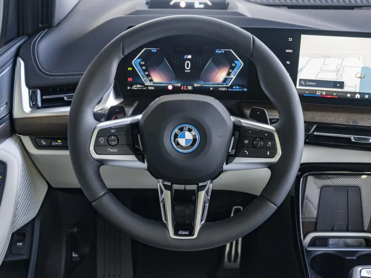 225e xDrive M Sportpakket | Travel-pakket | Comfort Pack | Innovation Pack |