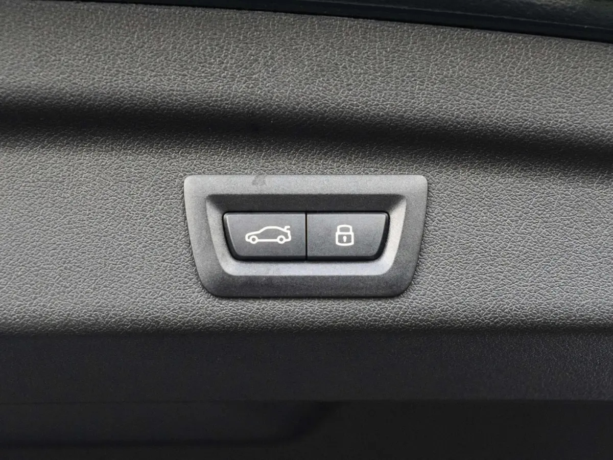 225e xDrive M Sportpakket | Travel-pakket | Comfort Pack | Innovation Pack |
