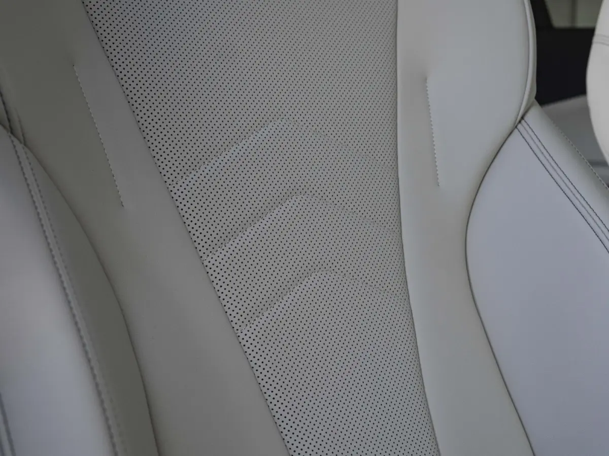 225e xDrive M Sportpakket | Travel-pakket | Comfort Pack | Innovation Pack |