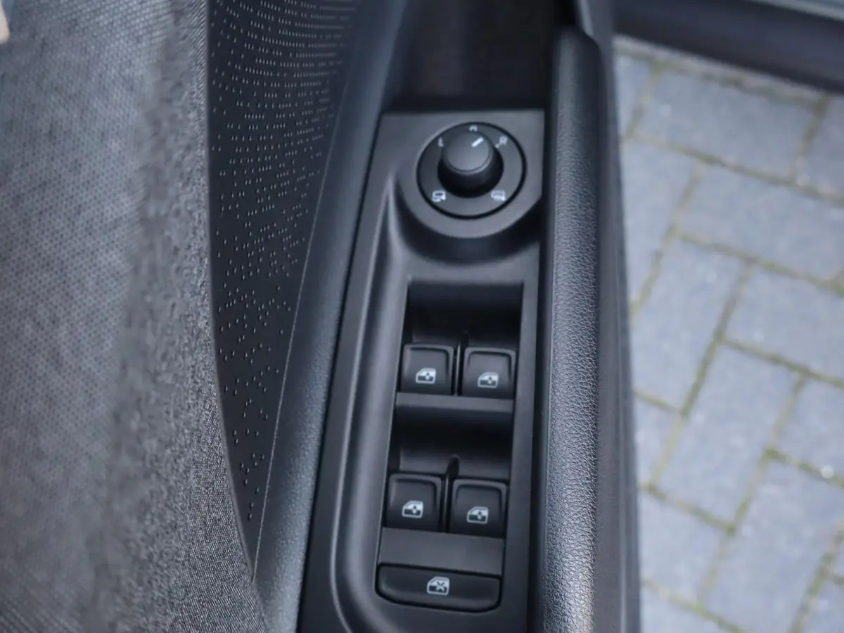 60 180pk | SoH 95% | Apple Carplay/Android Auto |  Achteruitrijcamera | 19" Velgen