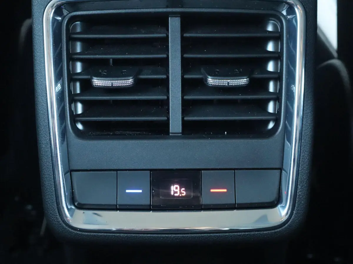 60 180pk | SoH 95% | Apple Carplay/Android Auto |  Achteruitrijcamera | 19" Velgen