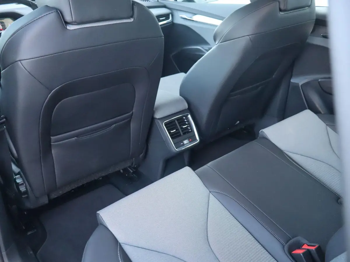 60 180pk | SoH 95% | Apple Carplay/Android Auto |  Achteruitrijcamera | 19" Velgen