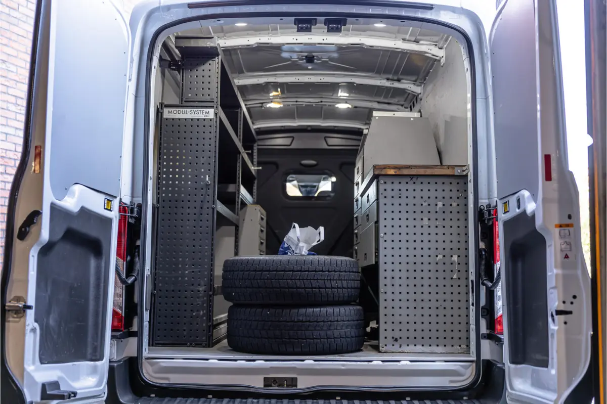 350 2.0 TDCI L3H2 | Automaat | CarPlay | Camera | Trekhaak | Stoelverwarming | Airco | 3-zitter | Nieuwe APK