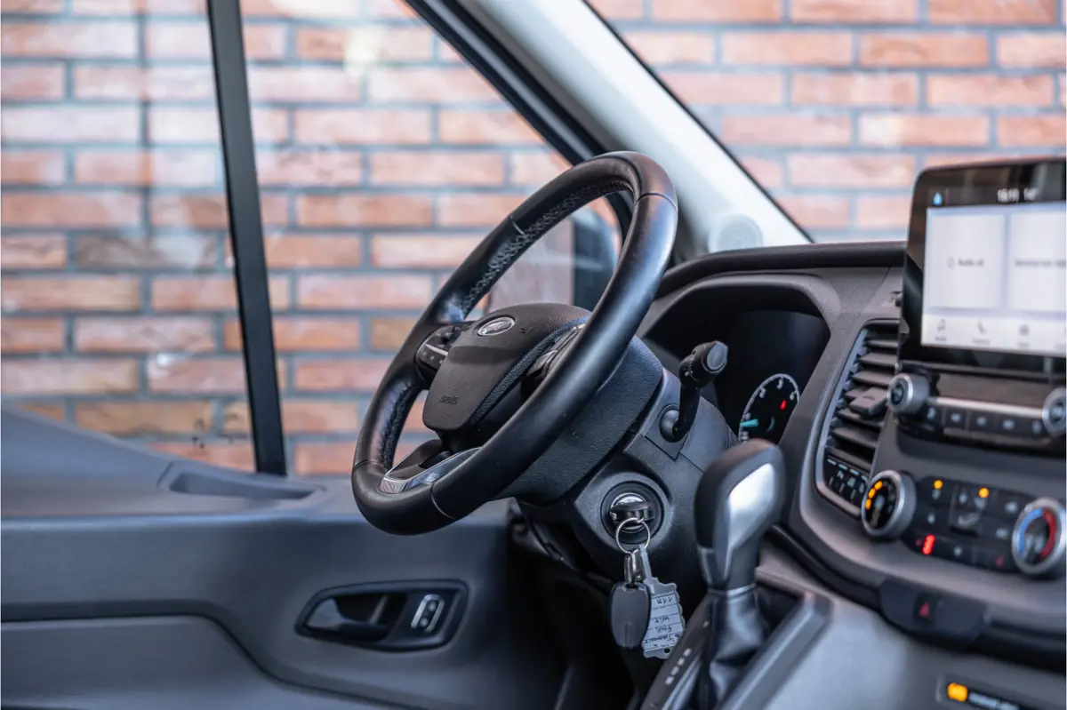 350 2.0 TDCI L3H2 | Automaat | CarPlay | Camera | Trekhaak | Stoelverwarming | Airco | 3-zitter | Nieuwe APK