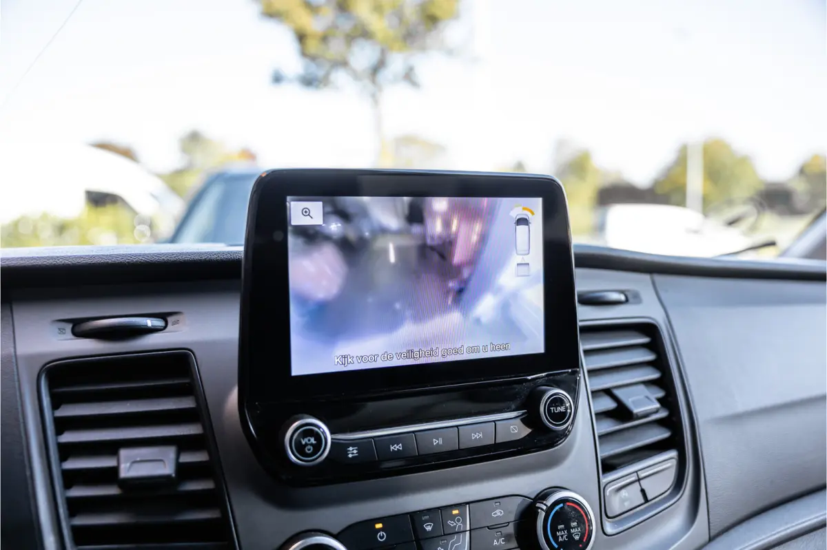 350 2.0 TDCI L3H2 | Automaat | CarPlay | Camera | Trekhaak | Stoelverwarming | Airco | 3-zitter | Nieuwe APK