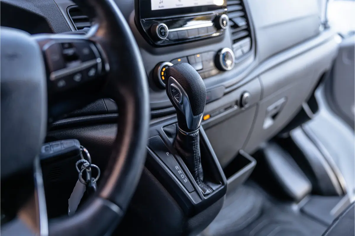 350 2.0 TDCI L3H2 | Automaat | CarPlay | Camera | Trekhaak | Stoelverwarming | Airco | 3-zitter | Nieuwe APK