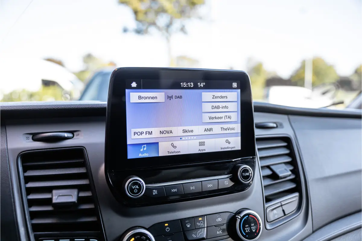 350 2.0 TDCI L3H2 | Automaat | CarPlay | Camera | Trekhaak | Stoelverwarming | Airco | 3-zitter | Nieuwe APK
