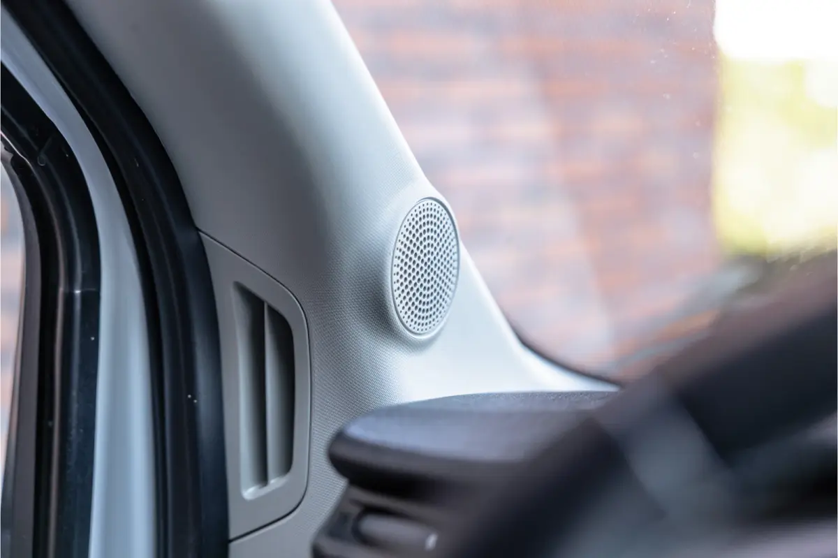 350 2.0 TDCI L3H2 | Automaat | CarPlay | Camera | Trekhaak | Stoelverwarming | Airco | 3-zitter | Nieuwe APK