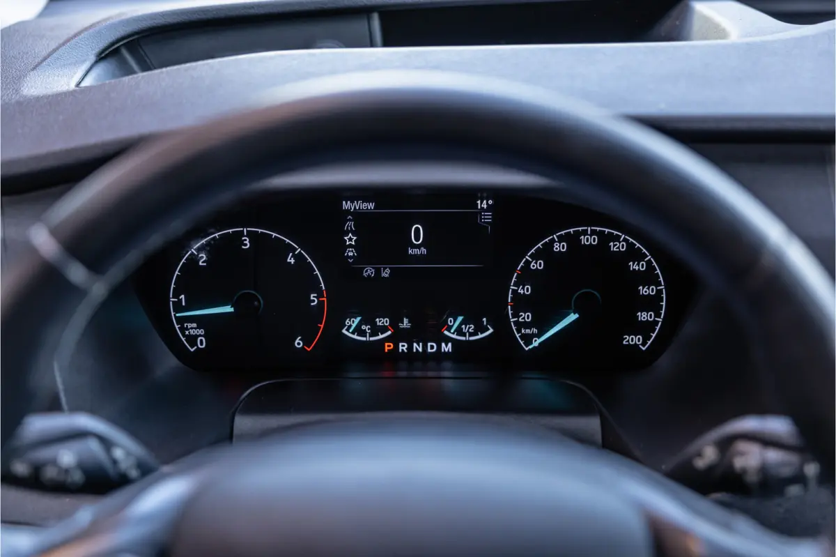 350 2.0 TDCI L3H2 | Automaat | CarPlay | Camera | Trekhaak | Stoelverwarming | Airco | 3-zitter | Nieuwe APK