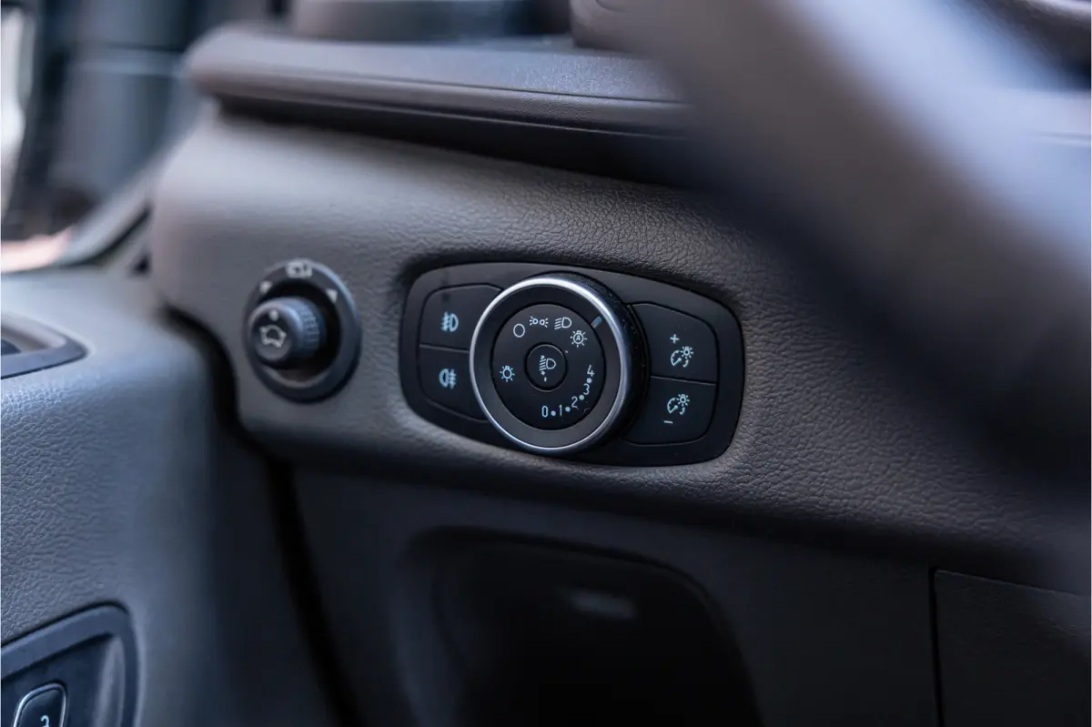 350 2.0 TDCI L3H2 | Automaat | CarPlay | Camera | Trekhaak | Stoelverwarming | Airco | 3-zitter | Nieuwe APK