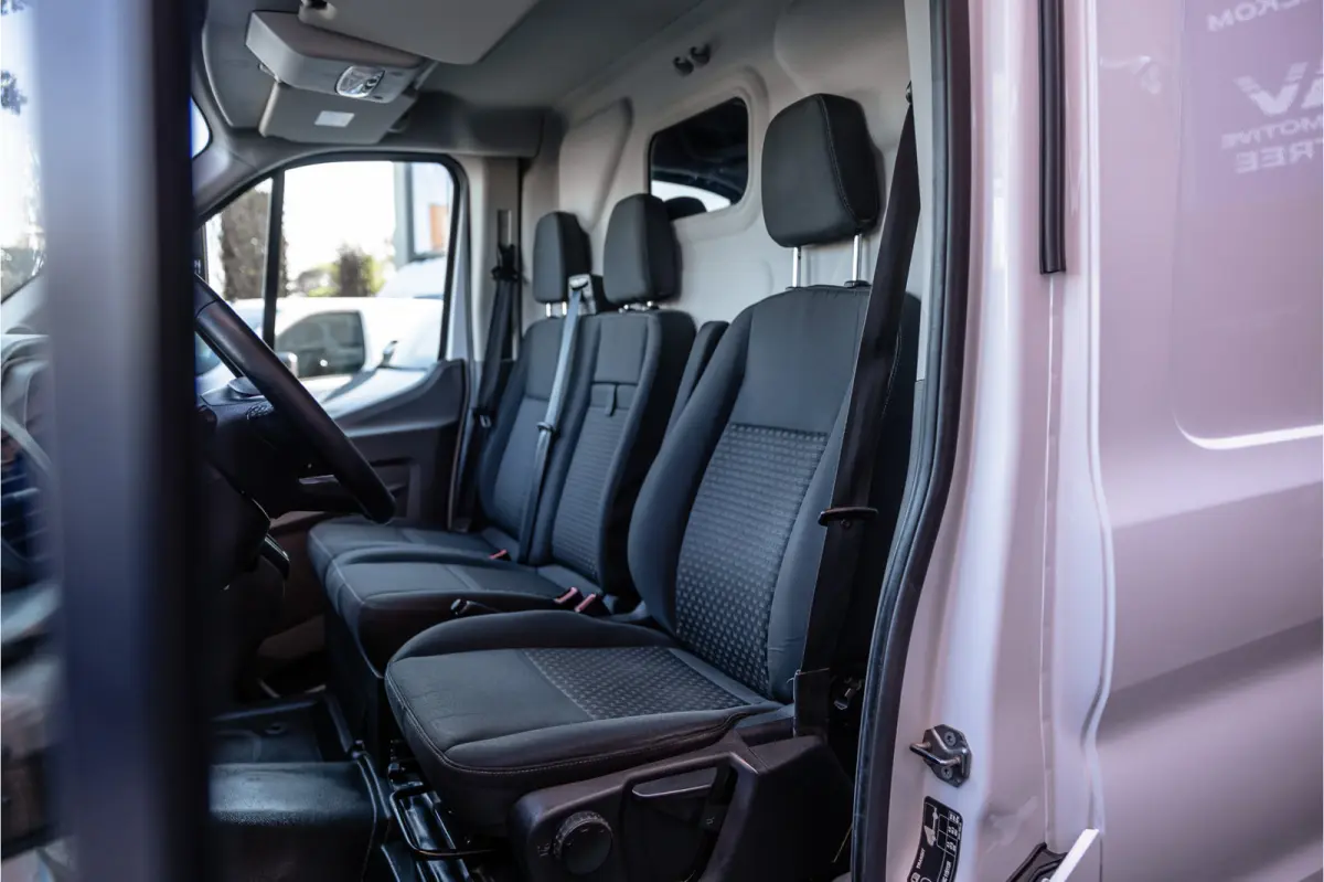 350 2.0 TDCI L3H2 | Automaat | CarPlay | Camera | Trekhaak | Stoelverwarming | Airco | 3-zitter | Nieuwe APK