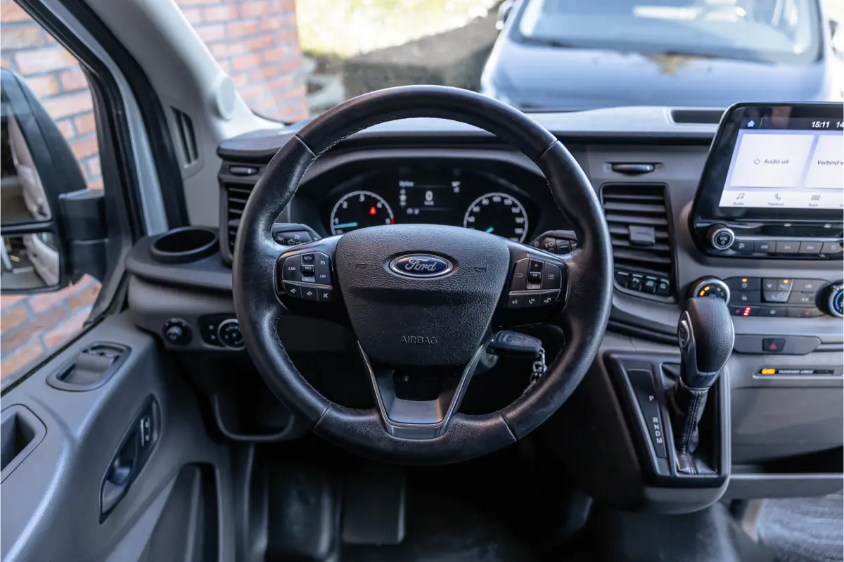 350 2.0 TDCI L3H2 | Automaat | CarPlay | Camera | Trekhaak | Stoelverwarming | Airco | 3-zitter | Nieuwe APK