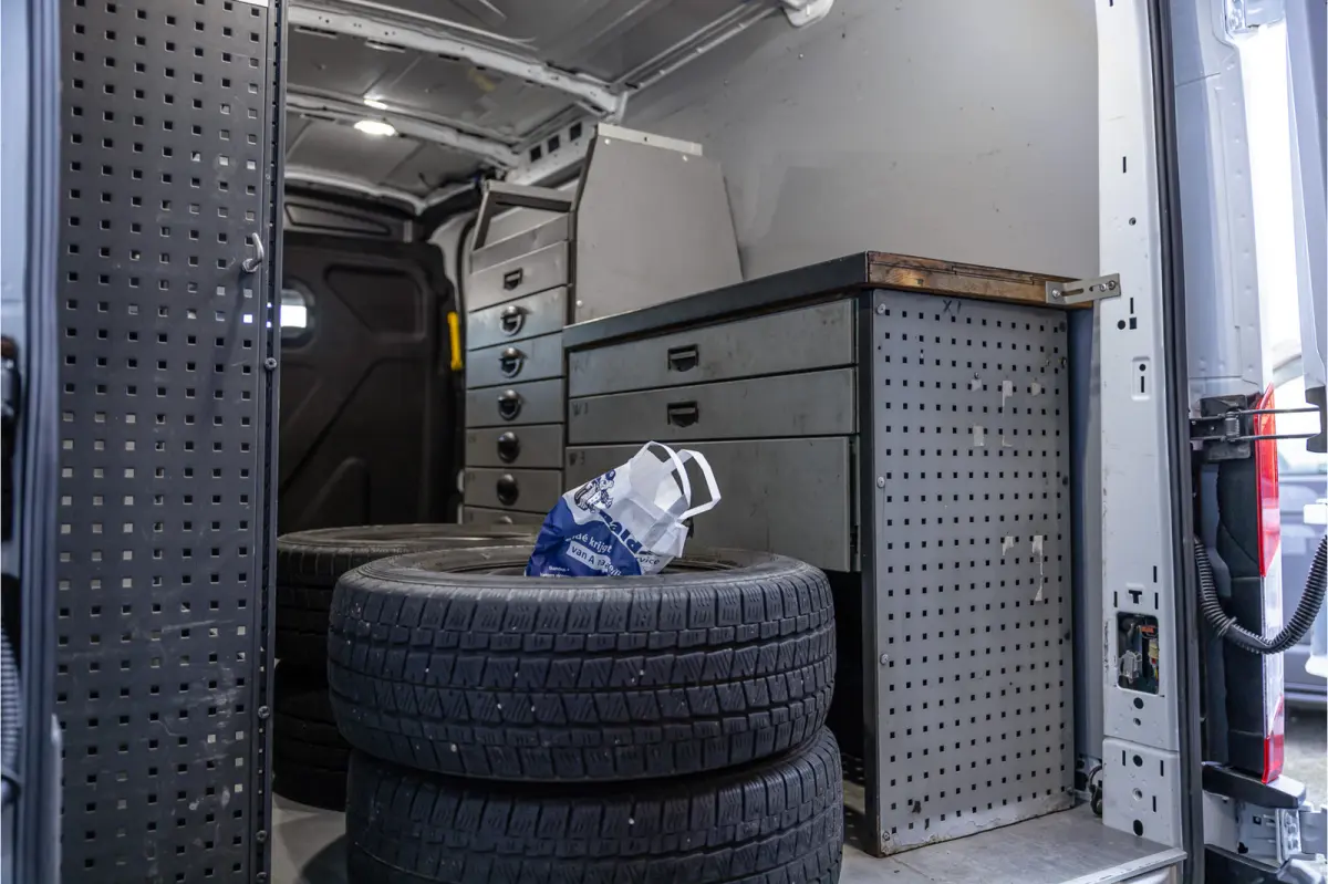 350 2.0 TDCI L3H2 | Automaat | CarPlay | Camera | Trekhaak | Stoelverwarming | Airco | 3-zitter | Nieuwe APK