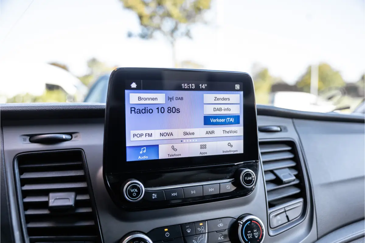 350 2.0 TDCI L3H2 | Automaat | CarPlay | Camera | Trekhaak | Stoelverwarming | Airco | 3-zitter | Nieuwe APK