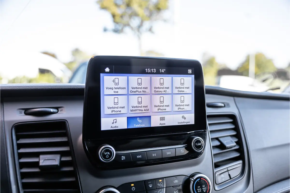 350 2.0 TDCI L3H2 | Automaat | CarPlay | Camera | Trekhaak | Stoelverwarming | Airco | 3-zitter | Nieuwe APK