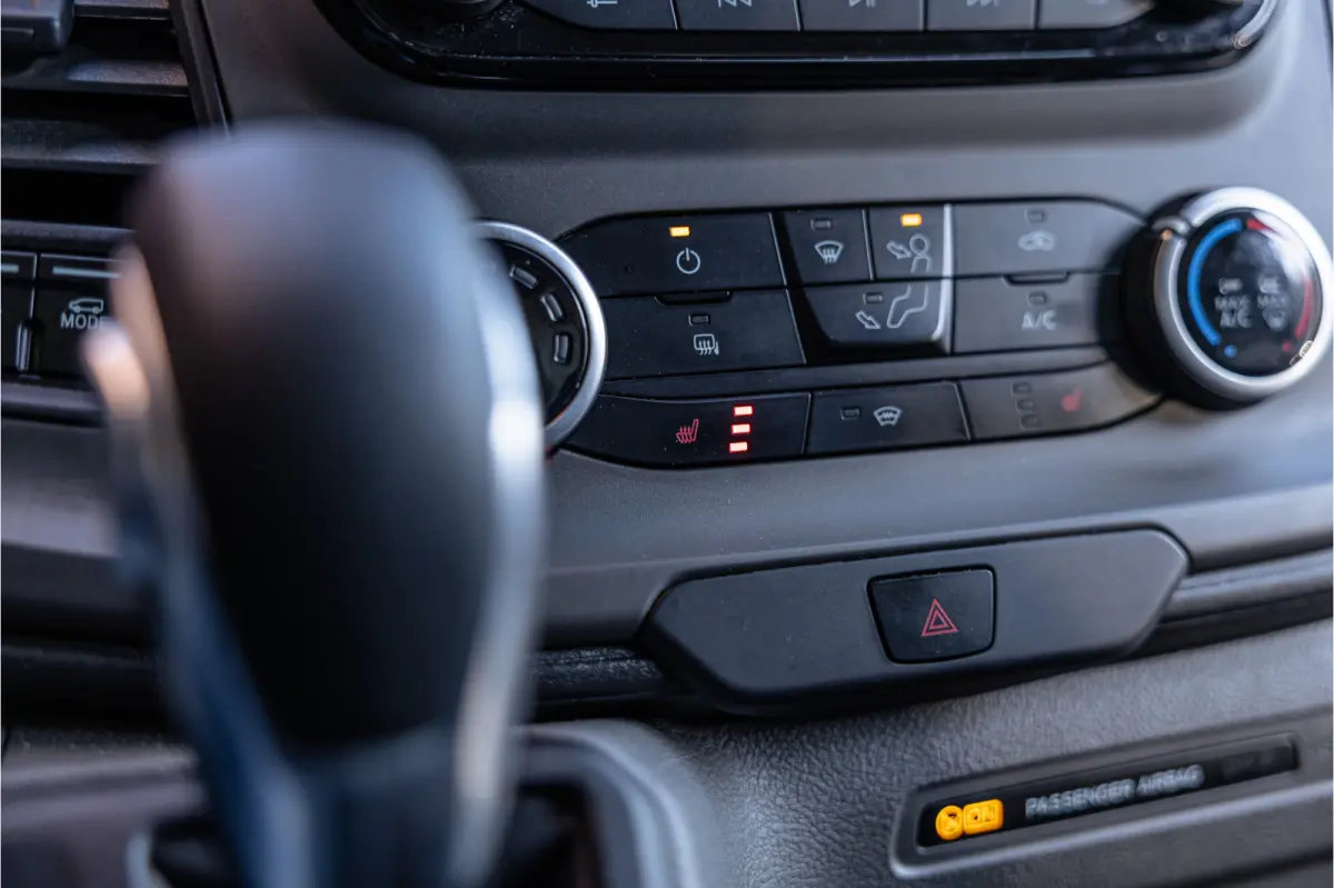350 2.0 TDCI L3H2 | Automaat | CarPlay | Camera | Trekhaak | Stoelverwarming | Airco | 3-zitter | Nieuwe APK