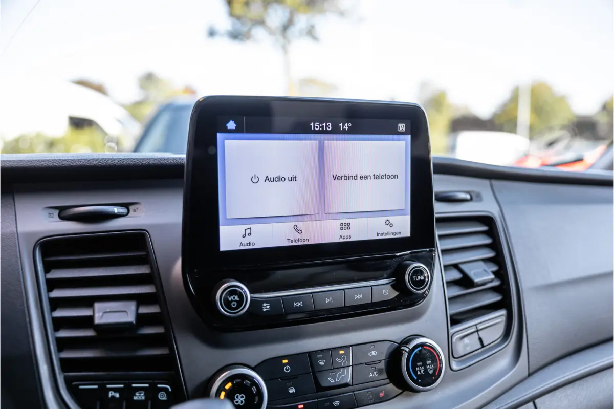 350 2.0 TDCI L3H2 | Automaat | CarPlay | Camera | Trekhaak | Stoelverwarming | Airco | 3-zitter | Nieuwe APK