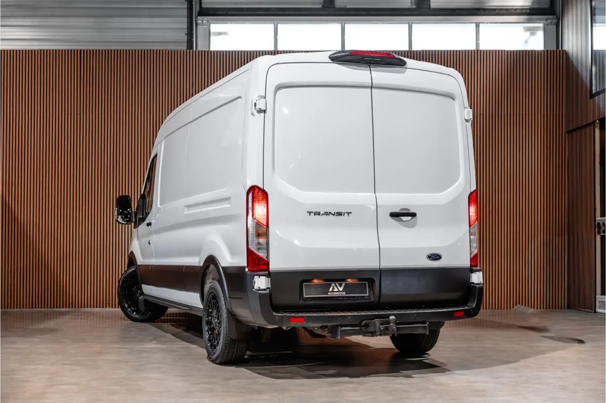 350 2.0 TDCI L3H2 | Automaat | CarPlay | Camera | Trekhaak | Stoelverwarming | Airco | 3-zitter | Nieuwe APK